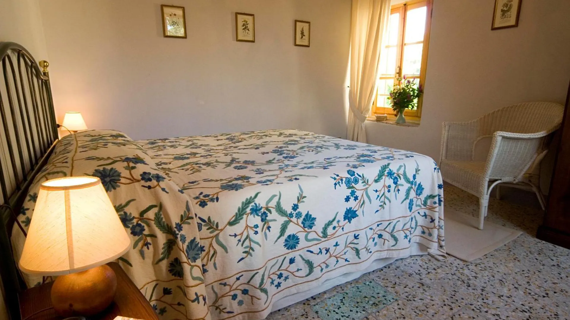 בית חווה הוילה בארברינו די ואל ד'אלסה Borgo Poneta איטליה